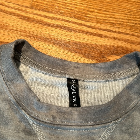 PixieLane cozy long sleeve top w/star and heart detail on sleeve womens xs - Picture 4 of 4